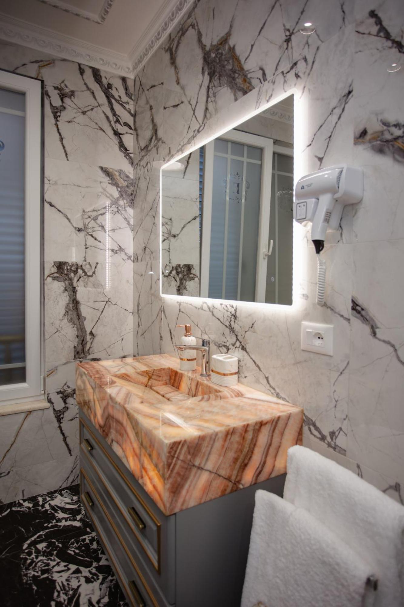 Ervini Boutique Hotel Shkodër Exteriör bild